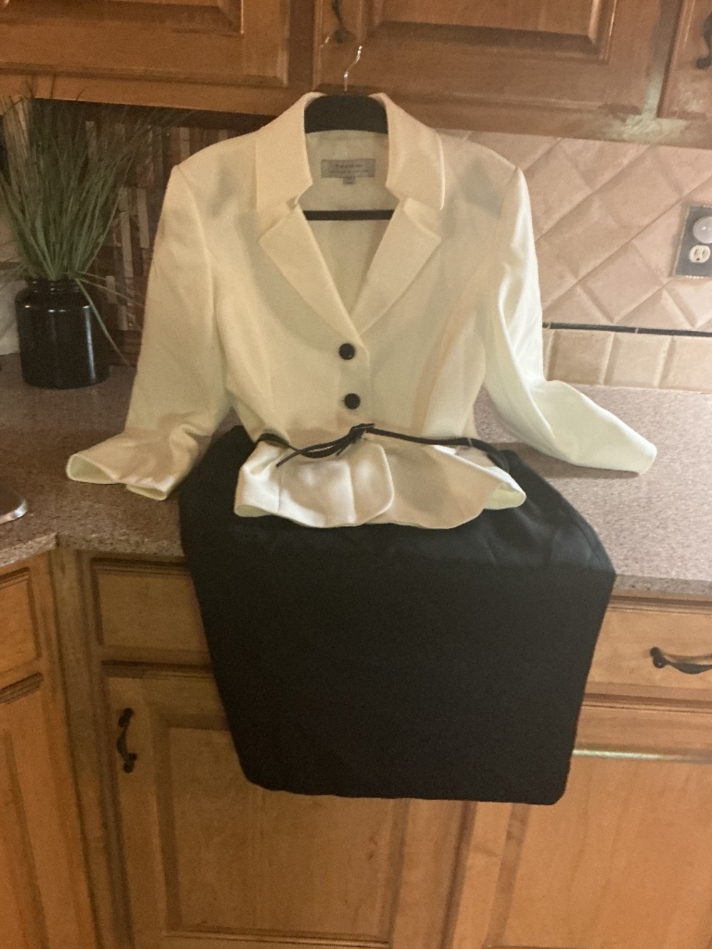 NWT Tahari 2 PC Cream and Black Blazer and Skirt